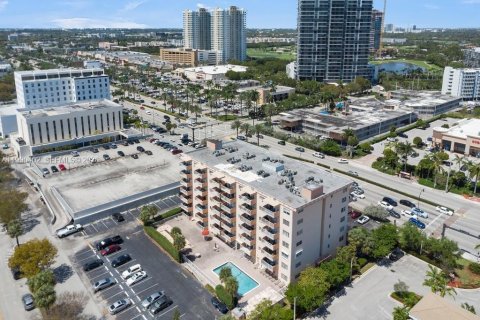 Condominio en alquiler en Hallandale Beach, Florida, 1 dormitorio, 62.24 m2 № 2057536 - foto 15