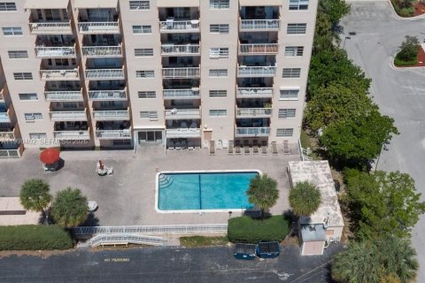 Condominio en alquiler en Hallandale Beach, Florida, 1 dormitorio, 62.24 m2 № 2057536 - foto 13