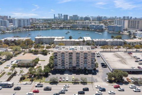 Condominio en alquiler en Hallandale Beach, Florida, 1 dormitorio, 62.24 m2 № 2057536 - foto 14