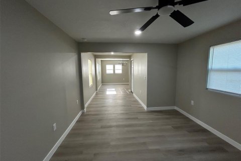 House in Orlando, Florida 2 bedrooms, 117.15 sq.m. № 1717360 - photo 5