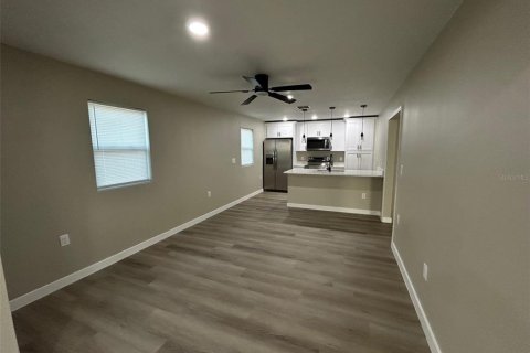 House in Orlando, Florida 2 bedrooms, 117.15 sq.m. № 1717360 - photo 12