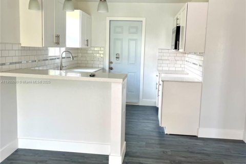 Villa ou maison à vendre à Miami, Floride: 3 chambres, 61.97 m2 № 1955251 - photo 2