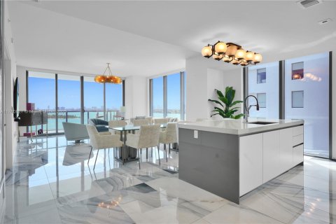 Condominio en venta en Miami, Florida, 4 dormitorios, 254.83 m2 № 1698350 - foto 6
