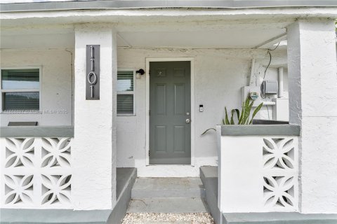 House in Miami, Florida 4 bedrooms, 150.69 sq.m. № 1941057 - photo 27