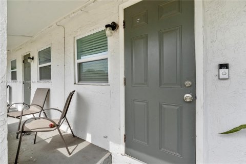 House in Miami, Florida 4 bedrooms, 150.69 sq.m. № 1941057 - photo 28