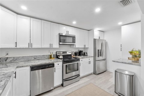 House in Miami, Florida 4 bedrooms, 150.69 sq.m. № 1941057 - photo 4