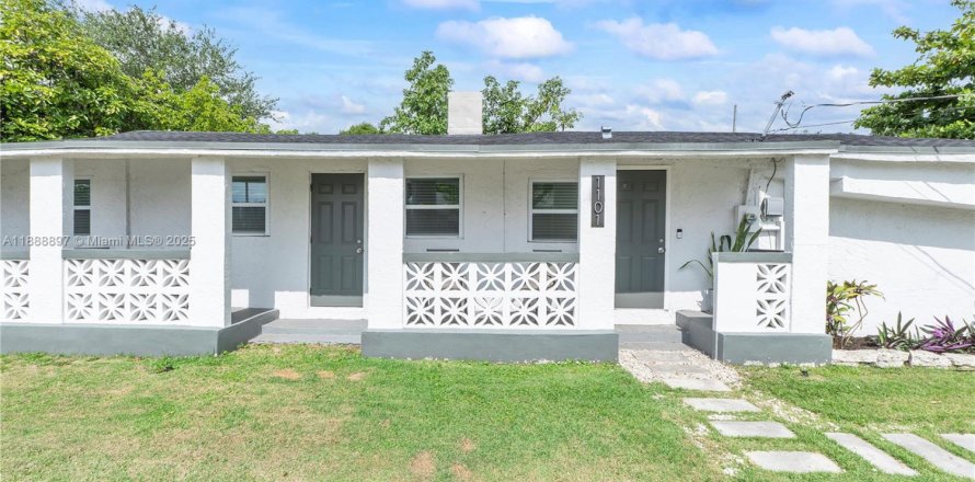 House in Miami, Florida 4 bedrooms, 150.69 sq.m. № 1941057