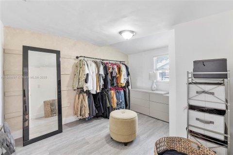 House in Miami, Florida 4 bedrooms, 150.69 sq.m. № 1941057 - photo 11