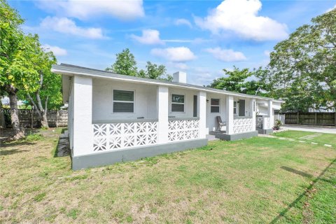 House in Miami, Florida 4 bedrooms, 150.69 sq.m. № 1941057 - photo 30