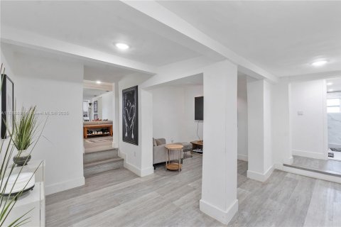 House in Miami, Florida 4 bedrooms, 150.69 sq.m. № 1941057 - photo 19