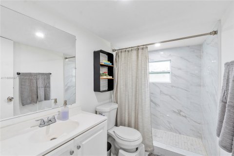 House in Miami, Florida 4 bedrooms, 150.69 sq.m. № 1941057 - photo 13