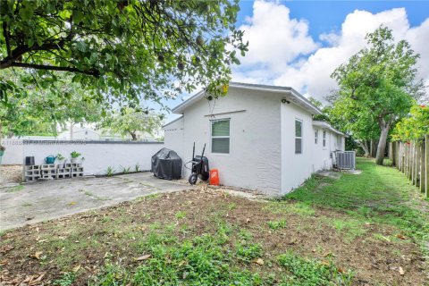 House in Miami, Florida 4 bedrooms, 150.69 sq.m. № 1941057 - photo 24