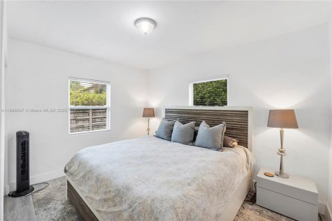 House in Miami, Florida 4 bedrooms, 150.69 sq.m. № 1941057 - photo 10