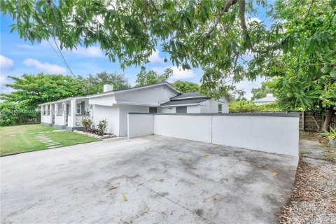 House in Miami, Florida 4 bedrooms, 150.69 sq.m. № 1941057 - photo 23