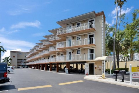 Condominio en venta en Dunedin, Florida, 4 habitaciones, 30.47 m2 № 1717369 - foto 3