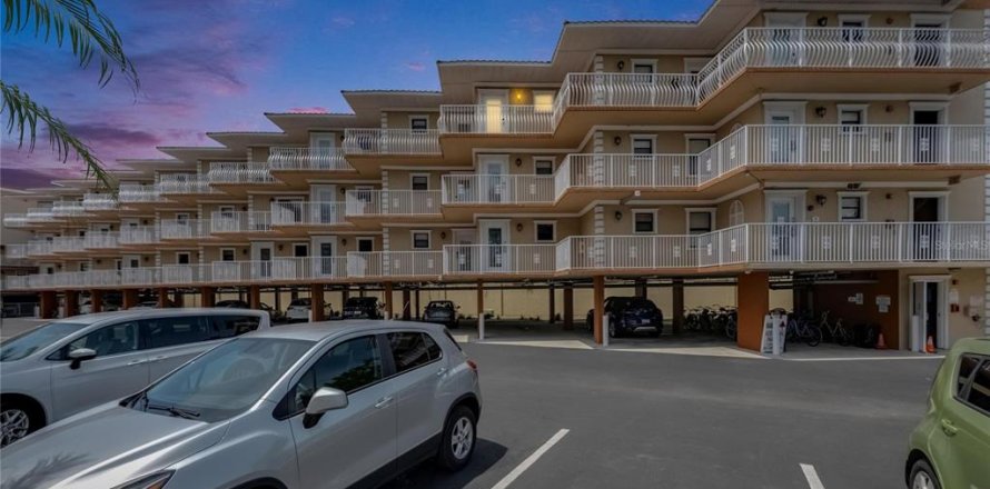 Condominio en Dunedin, Florida, 4 habitaciones  № 1717369