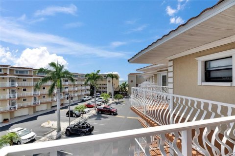 Condominio en venta en Dunedin, Florida, 4 habitaciones, 30.47 m2 № 1717369 - foto 5