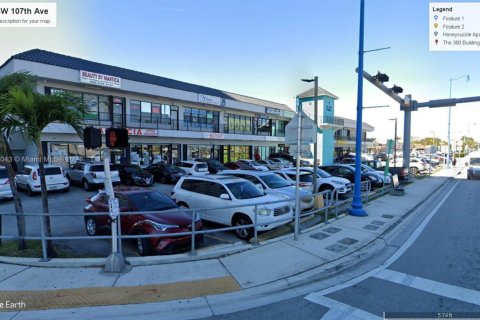 Commercial property in Sweetwater, Florida № 1858477 - photo 1