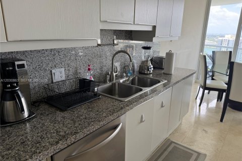 Condo in Aventura, Florida, 2 bedrooms  № 2077939 - photo 2