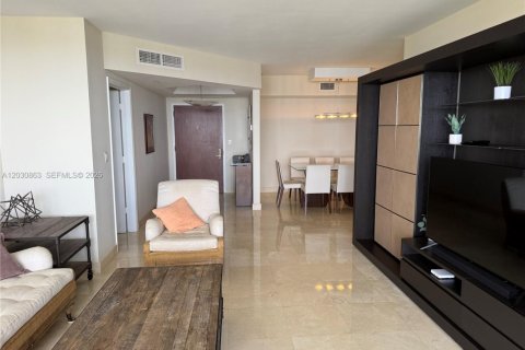 Condo in Aventura, Florida, 2 bedrooms  № 2077939 - photo 11