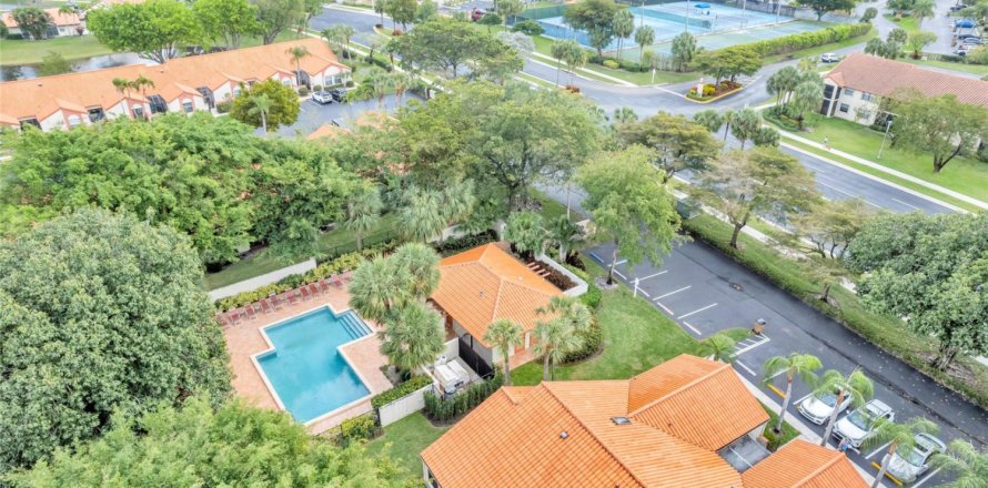 Condominio en Deerfield Beach, Florida, 2 dormitorios  № 1050185