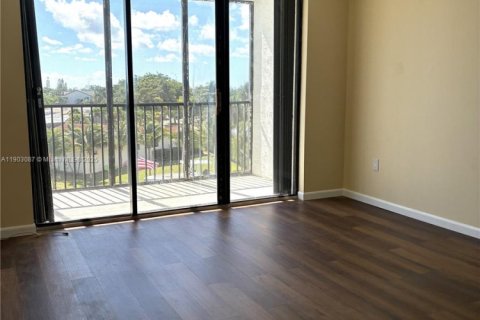 Condominio en venta en North Miami, Florida, 1 dormitorio, 70.23 m2 № 1955608 - foto 11