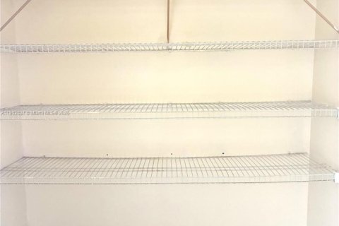 Condominio en venta en North Miami, Florida, 1 dormitorio, 70.23 m2 № 1955608 - foto 15