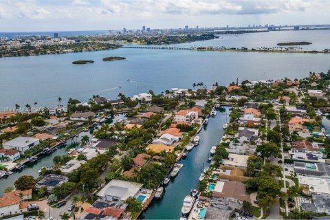 Condominio en venta en North Miami, Florida, 1 dormitorio, 70.23 m2 № 1955608 - foto 26