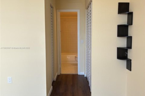Condominio en venta en North Miami, Florida, 1 dormitorio, 70.23 m2 № 1955608 - foto 14