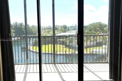 Condominio en venta en North Miami, Florida, 1 dormitorio, 70.23 m2 № 1955608 - foto 17