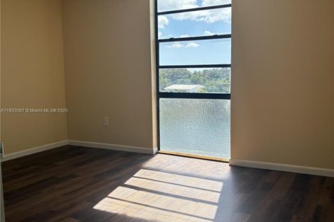Condominio en venta en North Miami, Florida, 1 dormitorio, 70.23 m2 № 1955608 - foto 13