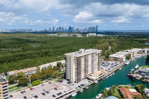 Condominio en venta en North Miami, Florida, 1 dormitorio, 70.23 m2 № 1955608 - foto 18