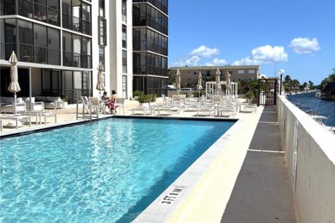 Condominio en venta en North Miami, Florida, 1 dormitorio, 70.23 m2 № 1955608 - foto 21