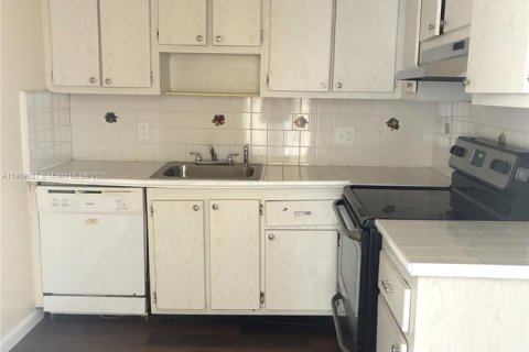 Condominio en venta en North Miami, Florida, 1 dormitorio, 70.23 m2 № 1955608 - foto 9