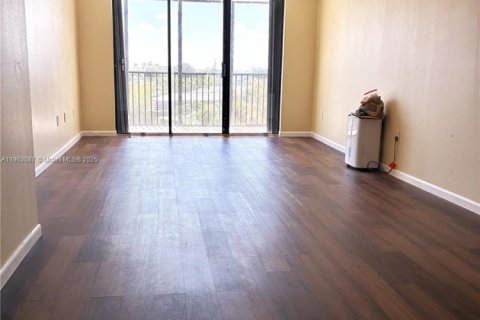 Condominio en venta en North Miami, Florida, 1 dormitorio, 70.23 m2 № 1955608 - foto 5