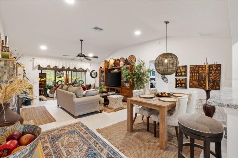 Casa en alquiler en The Villages, Florida, 3 dormitorios, 166.39 m2 № 1906351 - foto 9