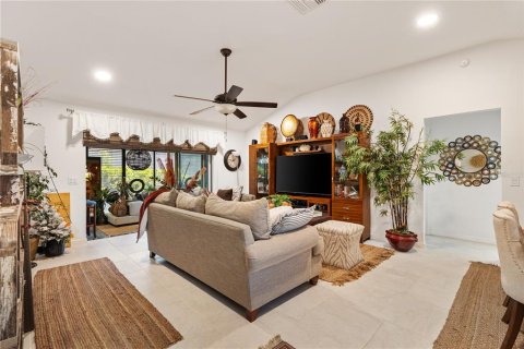 Casa en alquiler en The Villages, Florida, 3 dormitorios, 166.39 m2 № 1906351 - foto 12