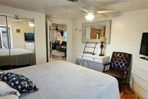 House in Englewood, Florida 3 bedrooms, 102.94 sq.m. № 2410243 - photo 12