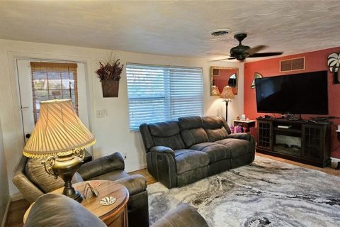House in Englewood, Florida 3 bedrooms, 102.94 sq.m. № 2410243 - photo 4