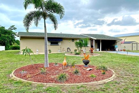 House in Englewood, Florida 3 bedrooms, 102.94 sq.m. № 2410243