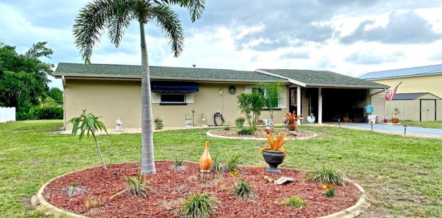 House in Englewood, Florida 3 bedrooms, 102.94 sq.m. № 2410243