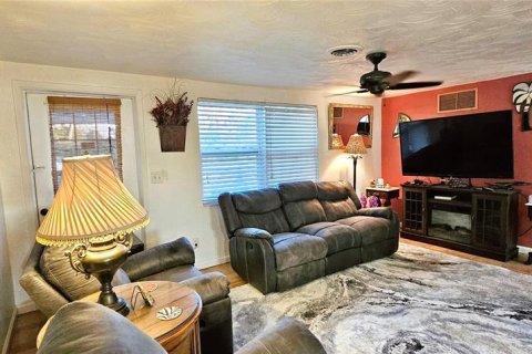 House in Englewood, Florida 3 bedrooms, 102.94 sq.m. № 2410243 - photo 2