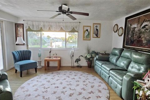 House in Englewood, Florida 3 bedrooms, 102.94 sq.m. № 2410243 - photo 10
