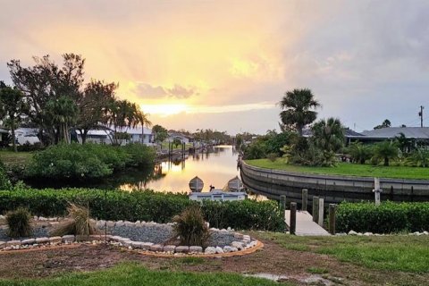 House in Englewood, Florida 3 bedrooms, 102.94 sq.m. № 2410243 - photo 26