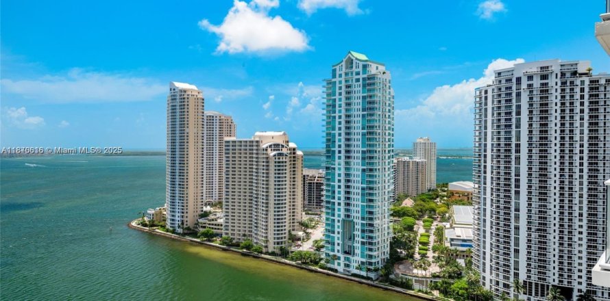 Кондоминиум с 2 спальнями в Майами, Флорида № 2021892