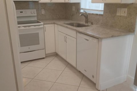 House in Palm Beach Gardens, Florida 3 bedrooms, 115.94 sq.m. № 2185354 - photo 3