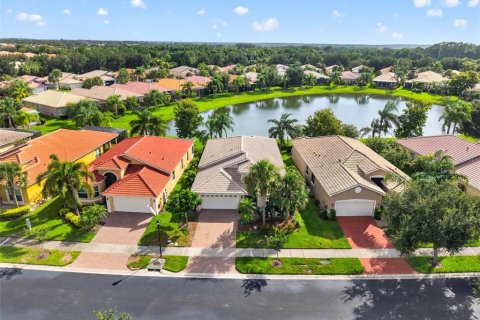 Villa ou maison à vendre à Wimauma, Floride: 3 chambres, 230.77 m2 № 2199810 - photo 2