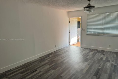 Condo in Coral Springs, Florida, 2 bedrooms  № 1708189 - photo 2