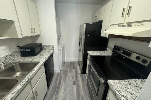 Condo in Coral Springs, Florida, 2 bedrooms  № 1708189 - photo 3