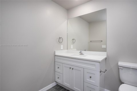 House in Palm Bay, Florida 4 bedrooms, 167.22 sq.m. № 1790789 - photo 12